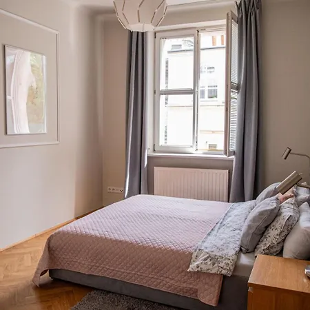 Brokilon House Апартаменты *